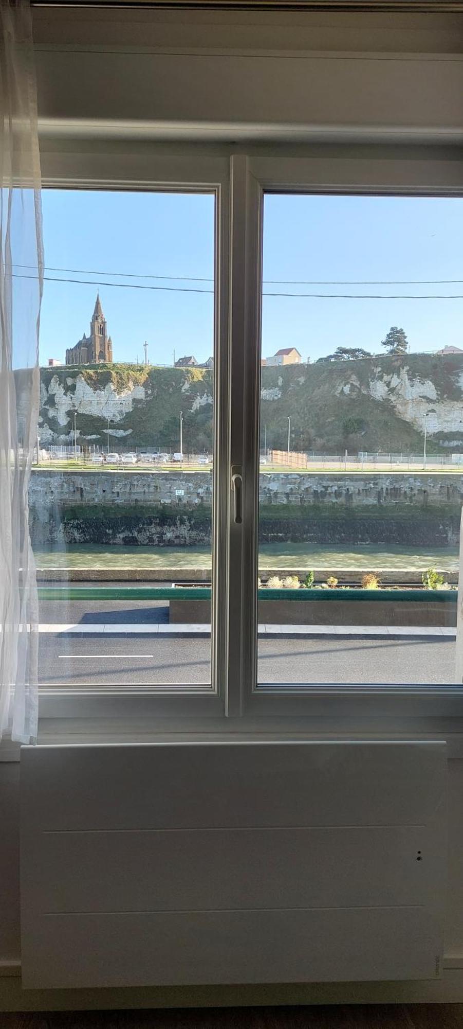 Appartement Quai Ouest, Vue Entree Port, Stationnement Gratuit, Lits Faits Pour Votre Arrivee, Serviettes De Toilettes Fournies Dieppe Exteriér fotografie